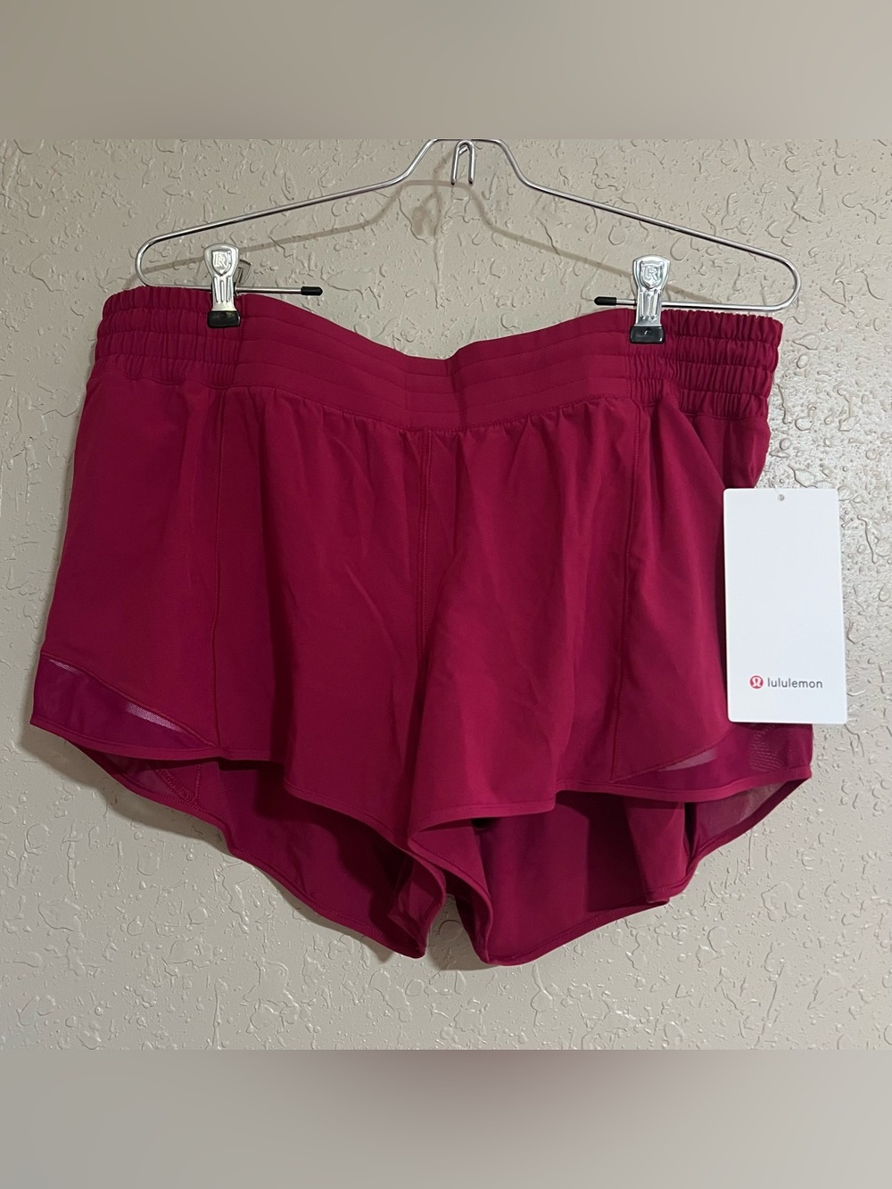 NWT Lululemon Hotty Hot HR Short 2.5” Lined Size 14